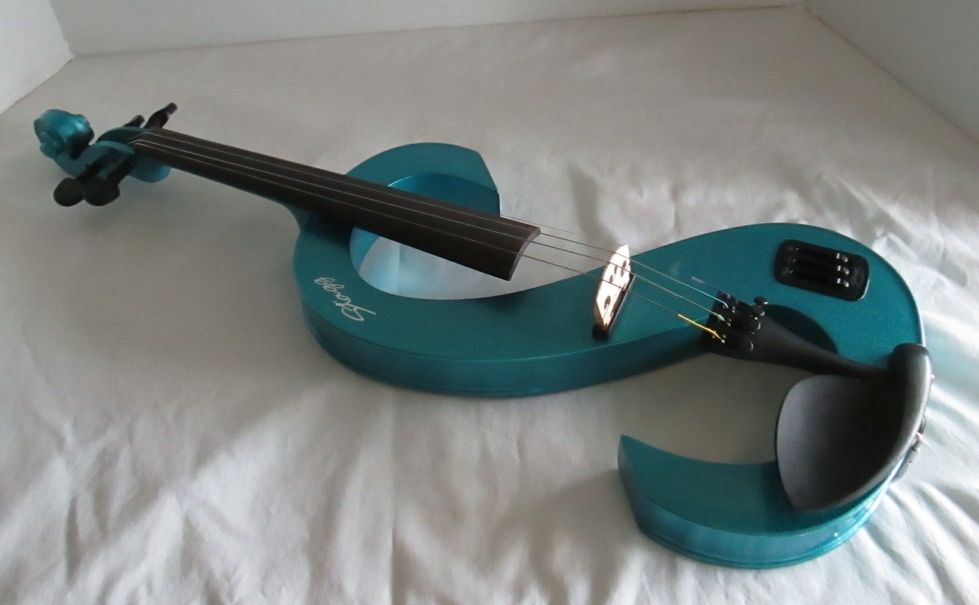 ♥大特価♥新品未使用♥Staggバイオリン4/4♥弓、ケ―ス、松脂付き ♥大特価♥新品未使用♥Staggバイオリン4/4♥弓、ケ―